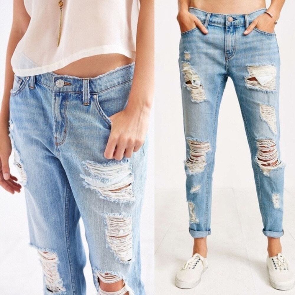 NWT BDG Slim Boyfriend Ripped Jeans 26